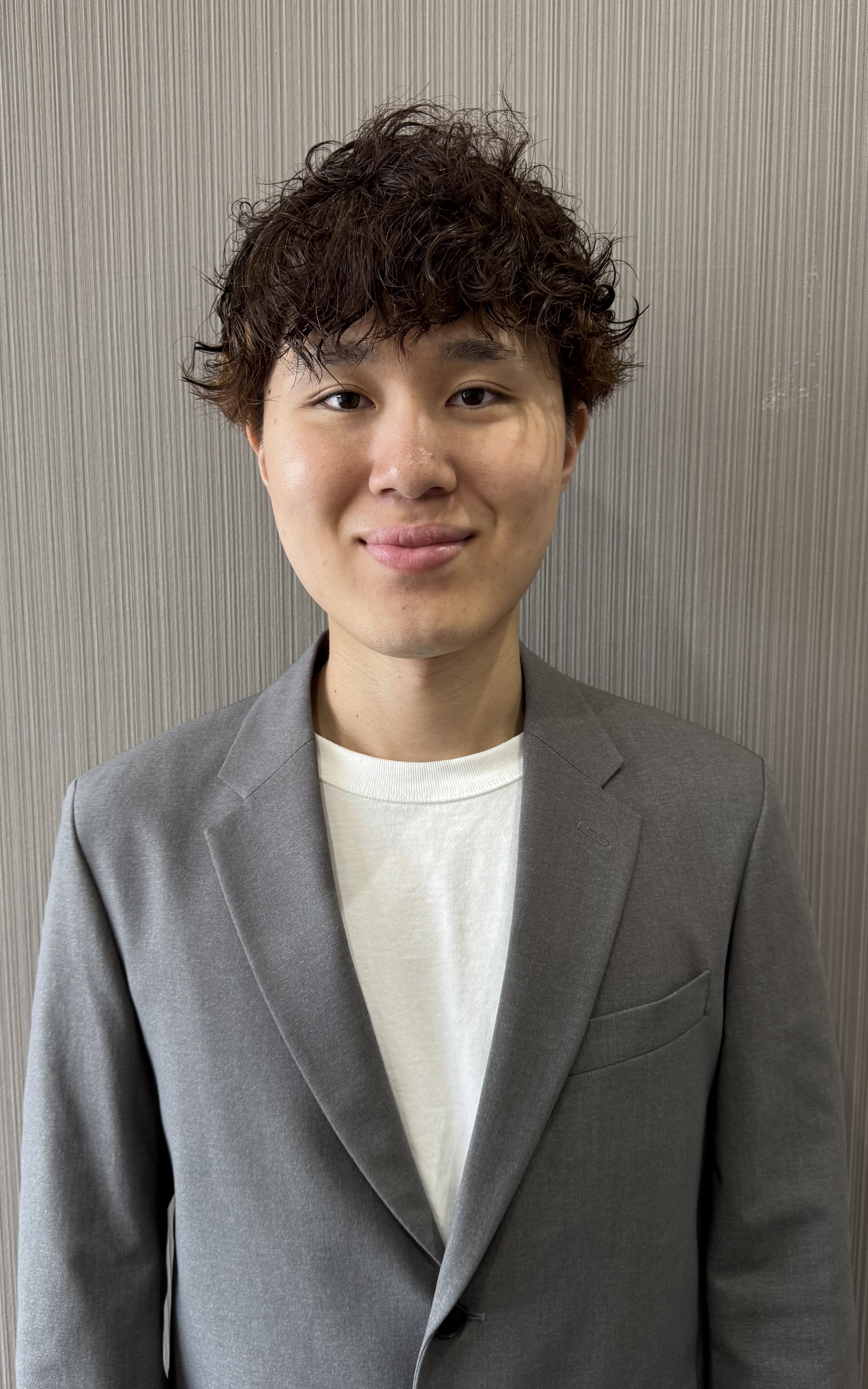 スタッフの顔写真