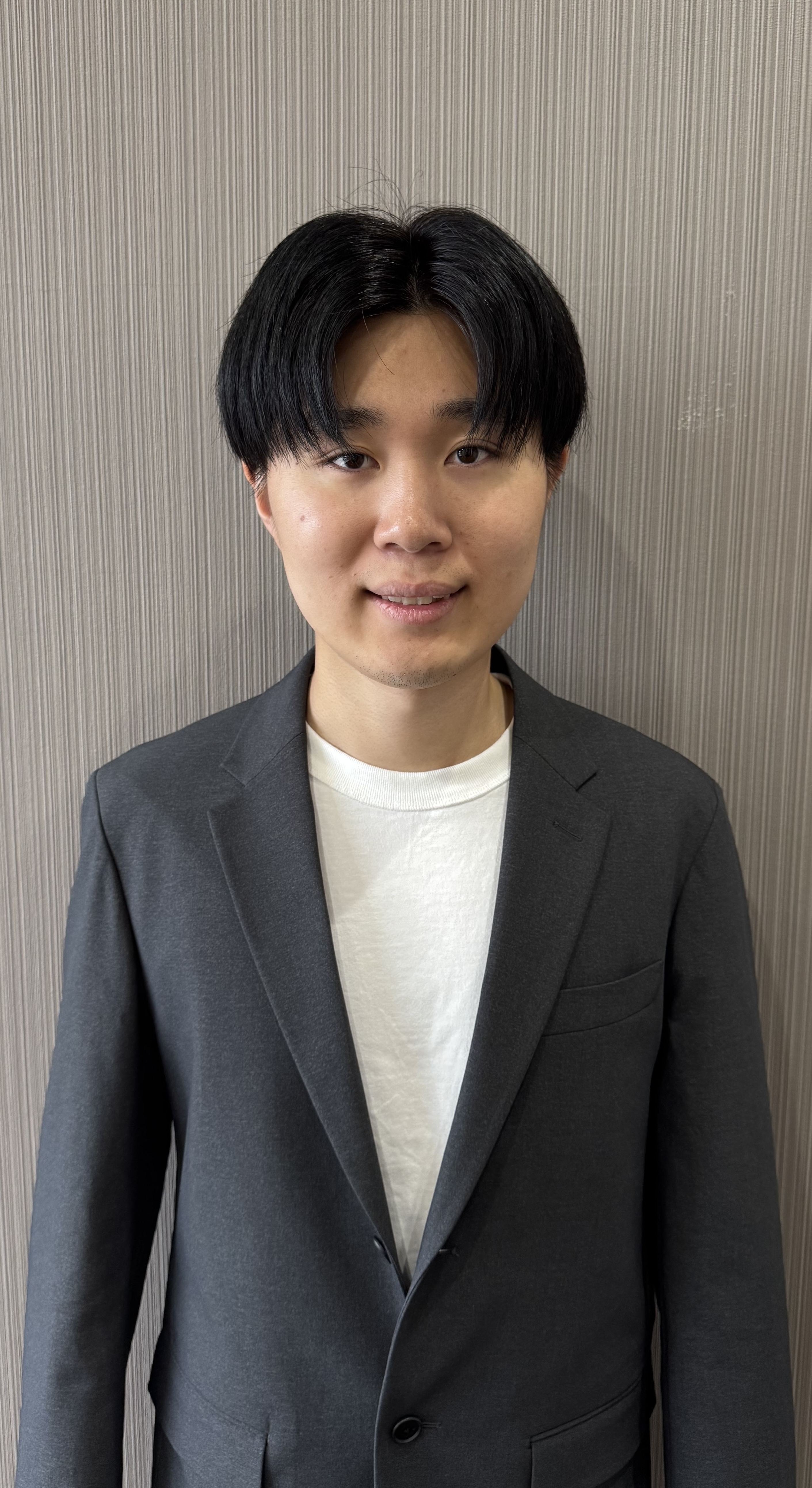 スタッフの顔写真